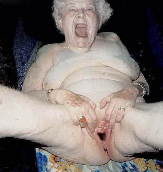 194 - Grandma horny and fat - Oma geil und fett